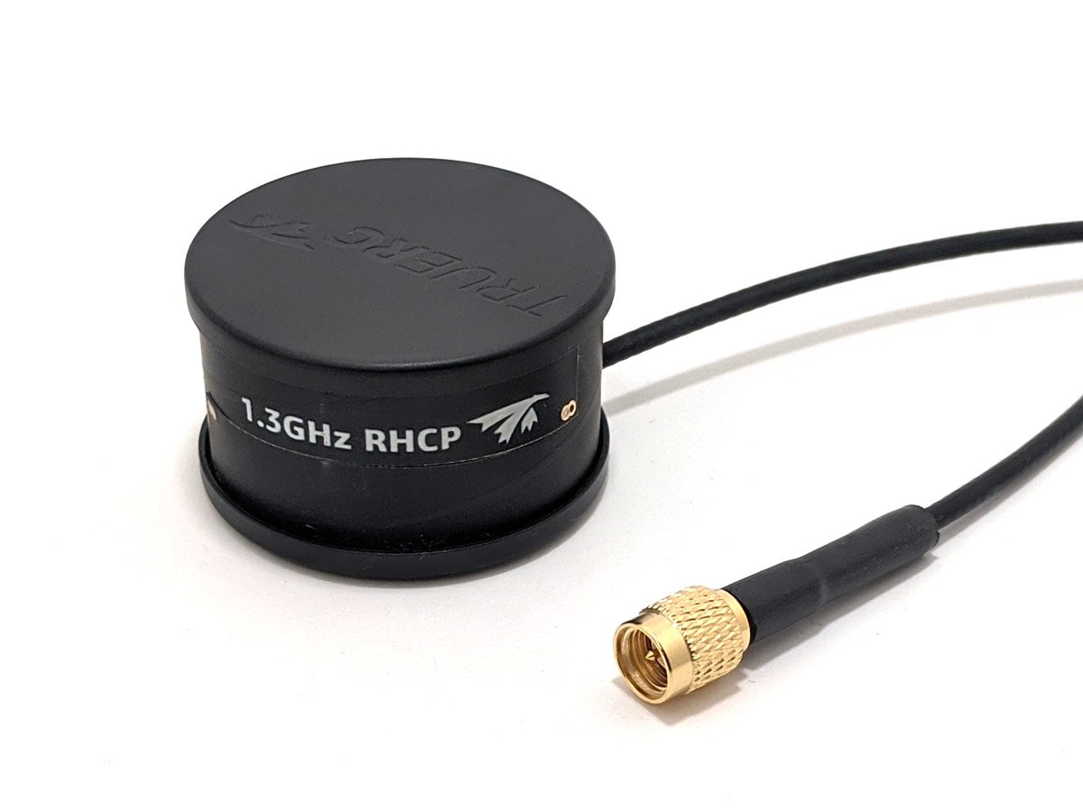 FPV антена 1,3 ГГц клевер TrueRC Singularity 1280V2 Side SMA Male 1.9 dBic кругова права FPV антена 1,3 ГГц клевер TrueRC Singularity 1280V2 Side SMA Male 1.9 dBic кругова права